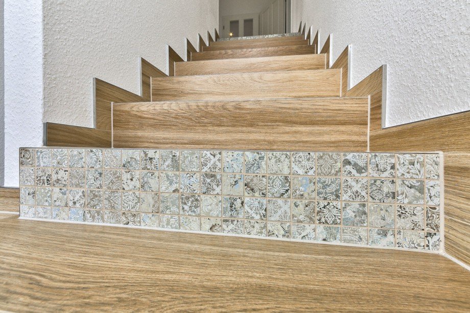 Treppe mit dekorativem Mosaik-Element Einfamilienhaus Wunstorf