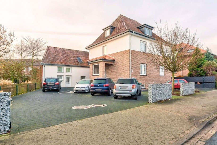 Stra�enperspektive mit Umfeld Mehrfamilienhaus Wunstorf