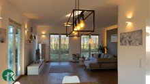 Blick vom Essbereich zum Wohnbereich Die Nibelungen Villa in Bernau bei Berlin - hochwertiges, ger�umiges Wohnen am Feldrand