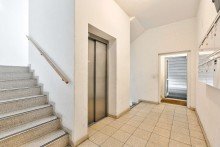 Hauseingang mit Aufzug 3 Zimmer auf 93 m� | Dachgeschoss | S�dbalkon | Aufzug | Berlin-Pankow