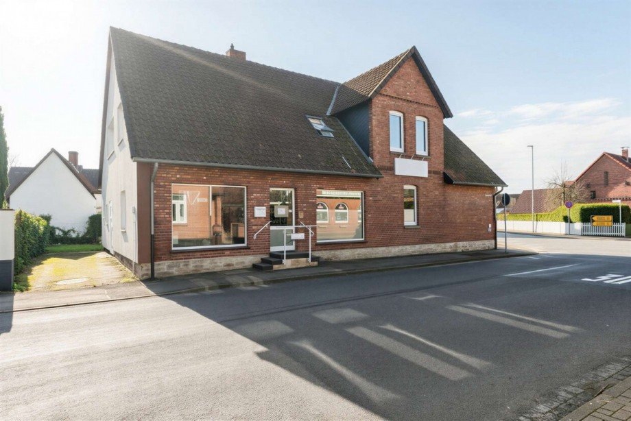 Gewerbeeinheit mit Schaufenster - stra�enseitige Lage Wohn- / Gesch�ftshaus Steinhude