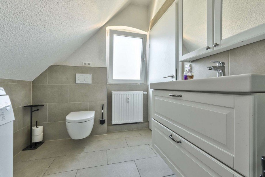 WE 1 - Modernisiertes Badezimmer mit Tageslicht Wohn- / Gesch�ftshaus Steinhude