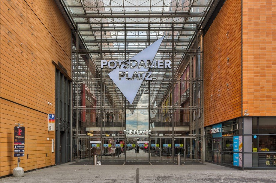 Shopping Center The Playce direkt vor der Haust�r Etagenwohnung Berlin