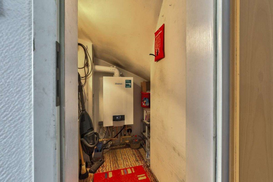 Heizungsraum _ praktischer Abstellraum Maisonettewohnung Berlin