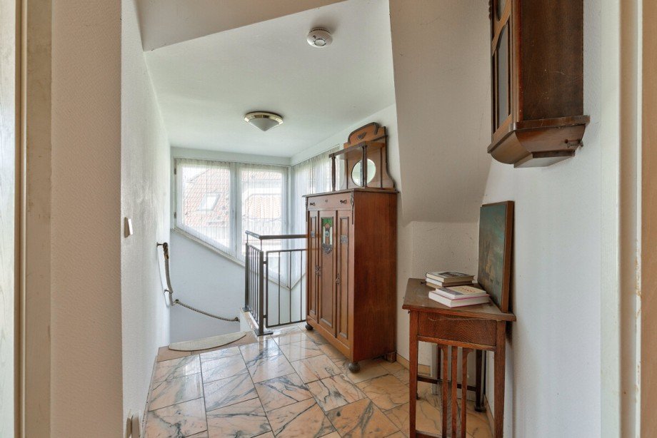 Flur im Dachgeschoss mit Treppenaufgang Maisonettewohnung Berlin