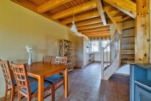 Wohn- und Essbereich Ferienhaus am Wasser: mit privatem Bootsanleger und zus�tzlichem Hausboot