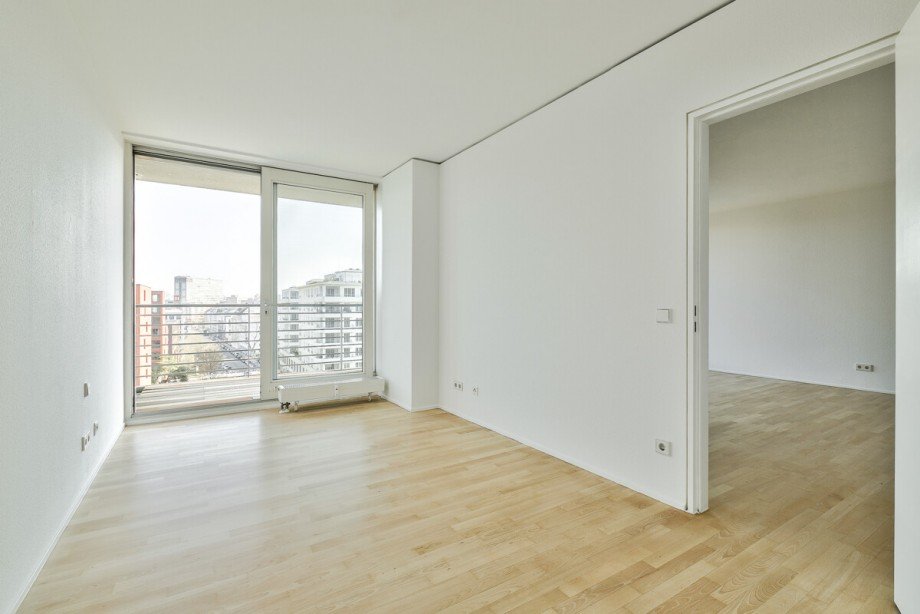 Schlafzimmer mit Zugang zum Balkon Etagenwohnung Berlin