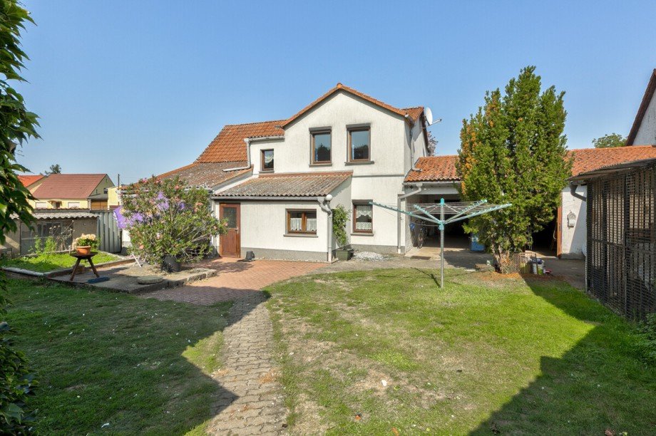 Blick auf das Haus vom Garten aus Einfamilienhaus Bad Belzig