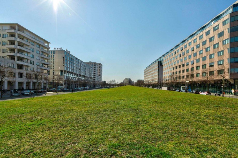 Park right outside the building Wohnung Berlin