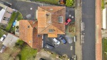 Luftaufnahme _ Gesamtansicht von Dach und Grundstu 4 Wohneinheiten unter einem Dach - kernsaniertes Mehrfamilienhaus