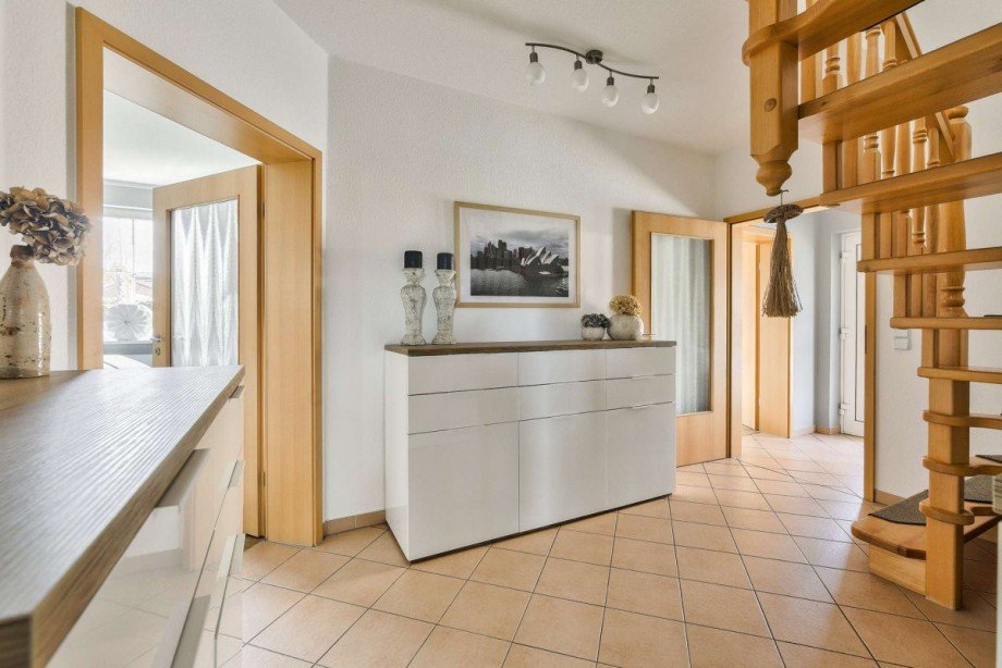 Diele mit Stauraum und Zugang zu den R�umen Einfamilienhaus Bernau bei Berlin