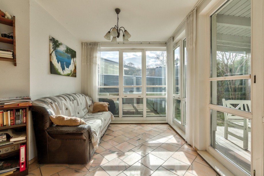 Wohnbereich mit Blick ins Gr�ne Maisonettewohnung Berlin