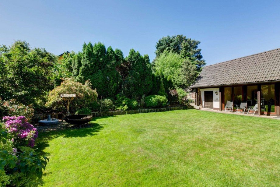 Sonniger Garten mit gepflegter Rasenfl�che Einfamilienhaus Bad Belzig