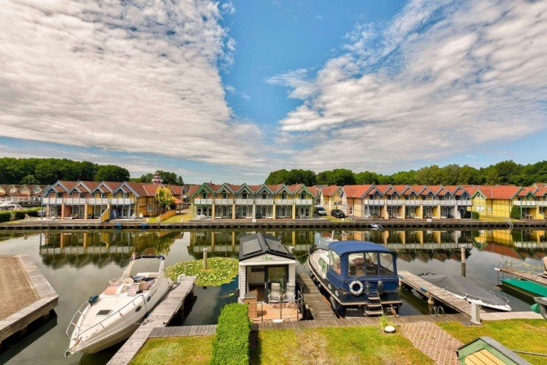 Hauptbild: Ferienhaus am Wasser: mit privatem Bootsanleger und zus�tzlichem Hausboot