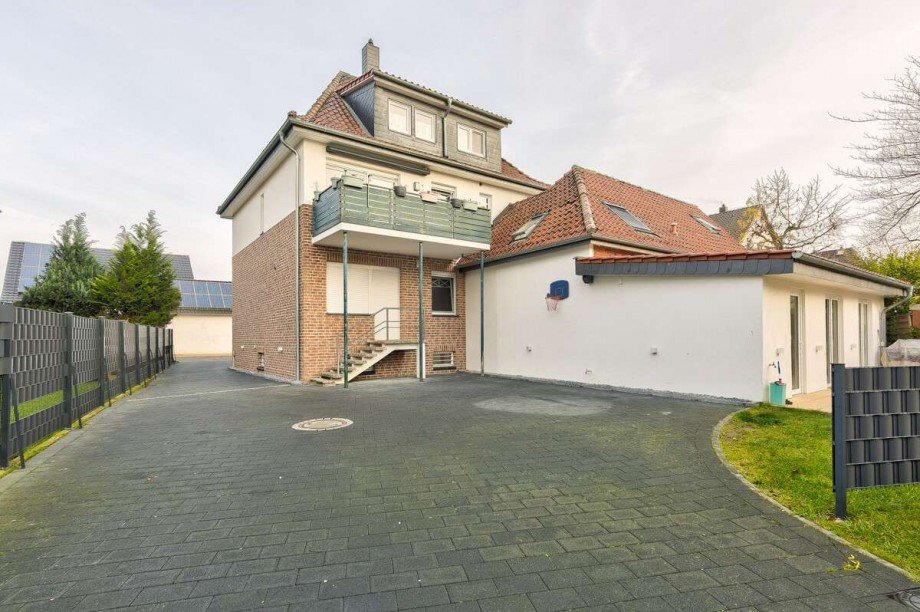 Hofbereich mit Anbau und Stellfla Mehrfamilienhaus Wunstorf