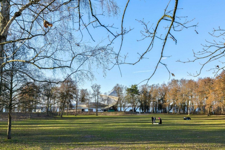 Gr�nfl�chen mit Blick auf das Steinhuder Meer Wohn- / Gesch�ftshaus Steinhude