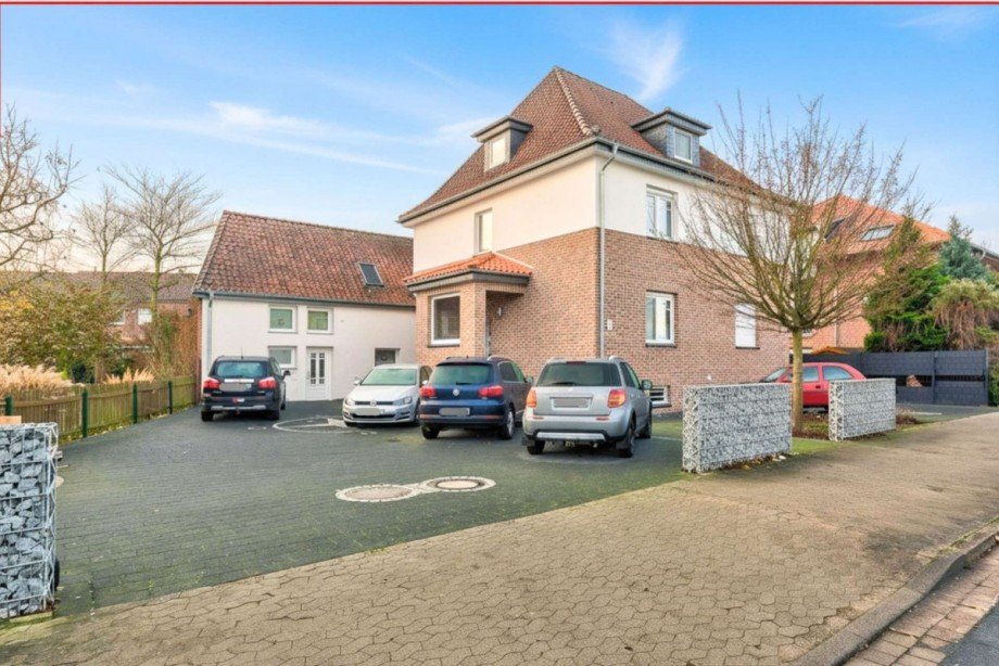 MFH - Gebansicht mit Stellpla Mehrfamilienhaus Wunstorf