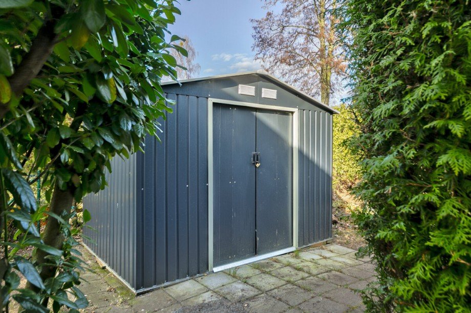 Ger�teschuppen im Garten Maisonettewohnung Berlin