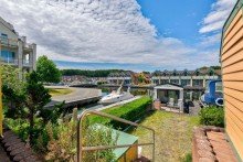 TraumBlick �ber den Hafen und den Bootsliegeplatz Ferienhaus am Wasser: mit privatem Bootsanleger und zus�tzlichem Hausboot