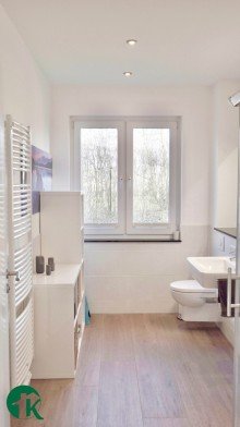G�ste-WC mit Duschbad Die Nibelungen Villa in Bernau bei Berlin - hochwertiges, ger�umiges Wohnen am Feldrand