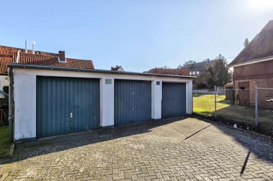 Garagenanlage auf dem Grundst�ck Wohn- / Gesch�ftshaus Steinhude