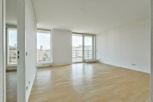Wohnzimmer POTSDAMER PLATZ: Bezugsfreie 2-Zimmer-Eigentumswohnung in Toplage