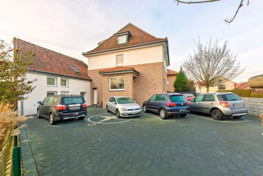 Gebansicht mit Stellpla Mehrfamilienhaus Wunstorf