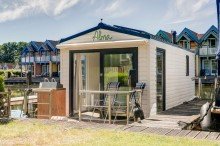 Hausboot mit Terrasse Ferienhaus am Wasser: mit privatem Bootsanleger und zus�tzlichem Hausboot