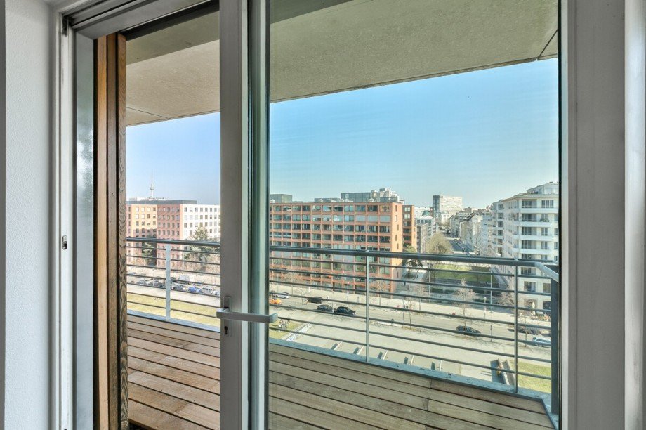 Blick auf den Balkon Etagenwohnung Berlin