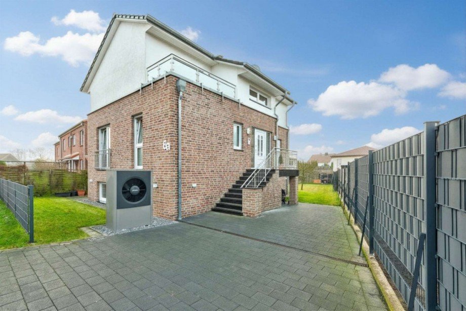 EFH - Hausansicht vorne Mehrfamilienhaus Wunstorf