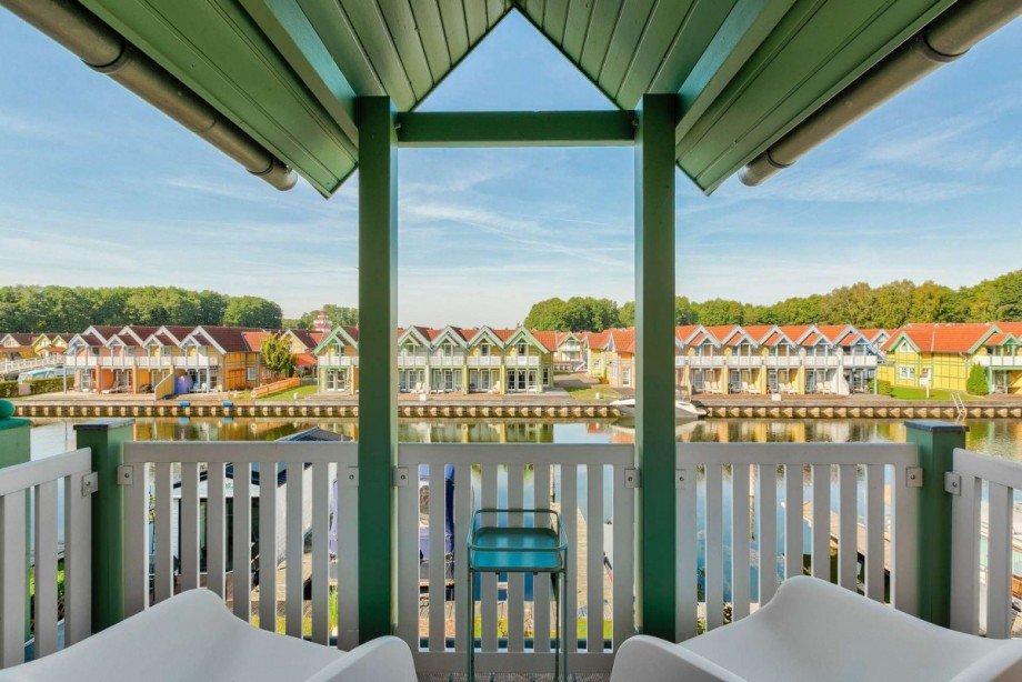 �berdachter Balkon mit traumhaftem Marinablick Haus Rheinsberg