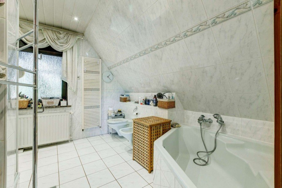 Badezimmer im Dachgeschoss Einfamilienhaus Bad Belzig