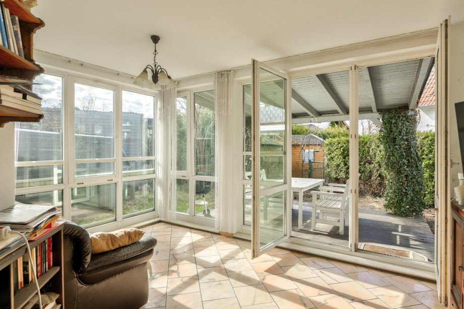 Wohnzimmer mit Zugang zur Terrasse Maisonettewohnung Berlin