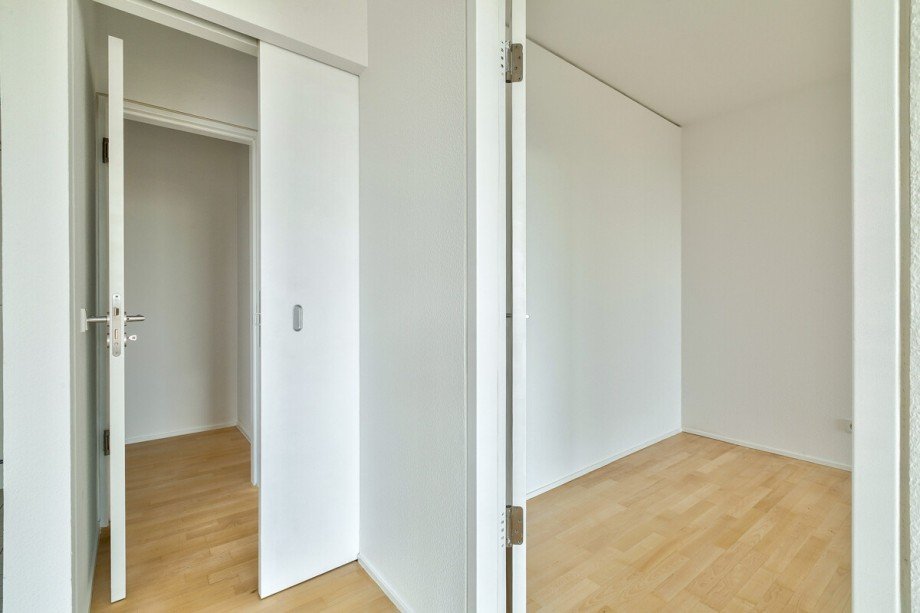 Flur mit Zugang zu Bad und Abstellraum Etagenwohnung Berlin