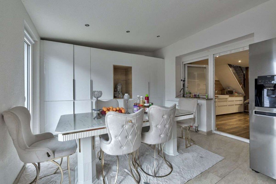 Essbereich mit Zugang zur Terrasse Mehrfamilienhaus Wunstorf