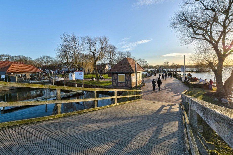 Promenade Steinhude - lebendiger Uferbereich Wohn- / Gesch�ftshaus Steinhude