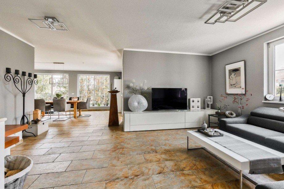 Offener Wohnbereich mit TV-Zone Einfamilienhaus Bernau bei Berlin