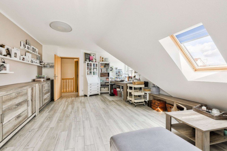 Zimmer im Dachgeschoss mit viel Licht Einfamilienhaus Bernau bei Berlin