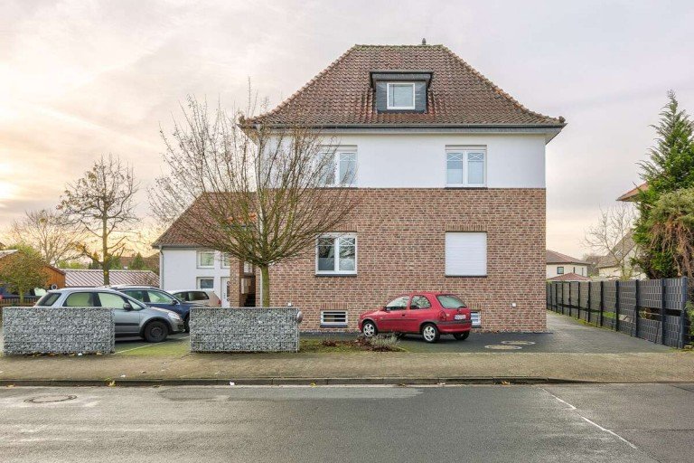 Hauptbild: Anlageobjekt in Wunstorf: Kernsaniertes Mehrfamilienhaus mit 4 Wohneinheiten