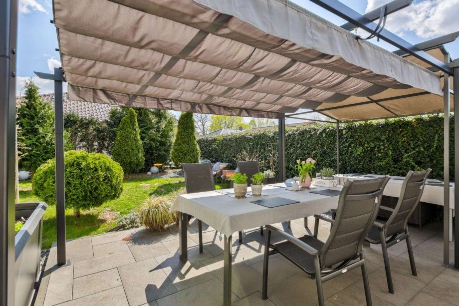 Terrasse mit Sitzbereich und �berdachung Einfamilienhaus Bernau bei Berlin