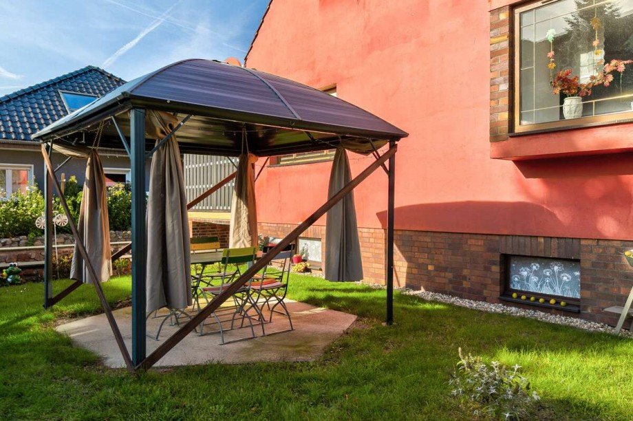 Gartenpavillon als schattiger Rugsort Einfamilienhaus M�llrose