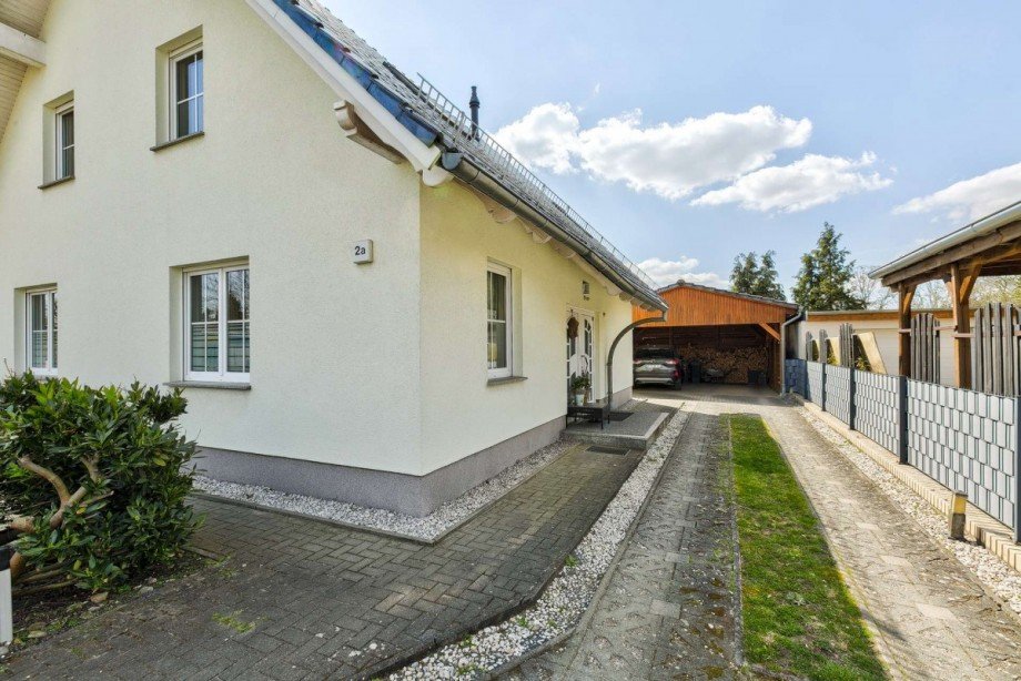 Hausseite mit Zufahrt Einfamilienhaus Bernau bei Berlin