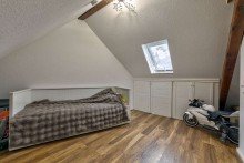 Weiteres Schlafzimmer im Dachgeschoss 4 Wohneinheiten unter einem Dach - kernsaniertes Mehrfamilienhaus