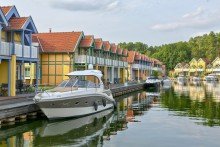 Blick auf die Insel Mit direktem Wasserzugang, privatem Bootsanleger und Insel-Lage: Ferienhaus im Hafendorf Rheinsberg