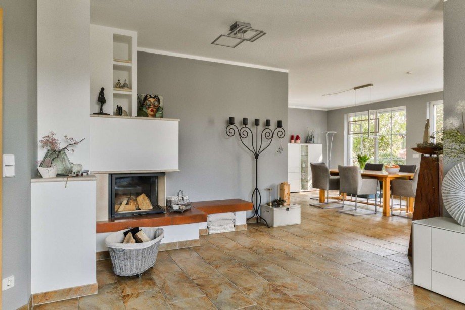 Wohn- und Essbereich mit Kamin Einfamilienhaus Bernau bei Berlin