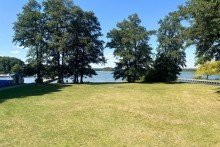 Badewiese am Hafendorf Ferienhaus am Wasser: mit privatem Bootsanleger und zus�tzlichem Hausboot