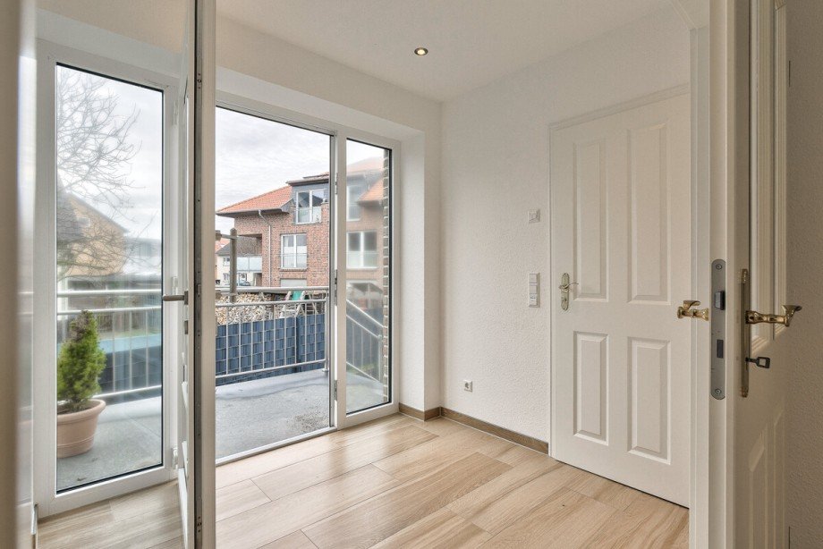 Heller Eingangsbereich mit Windfang Einfamilienhaus Wunstorf