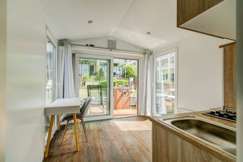 Heller Innenraum mit offener K�che Reihenmittelhaus Rheinsberg