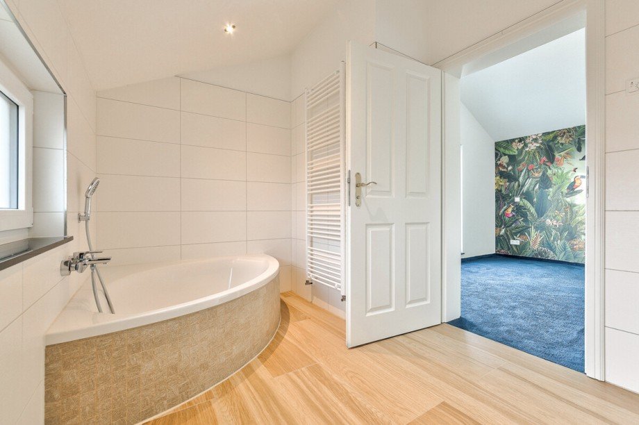 Blick vom Bad ins Zimmer Einfamilienhaus Wunstorf