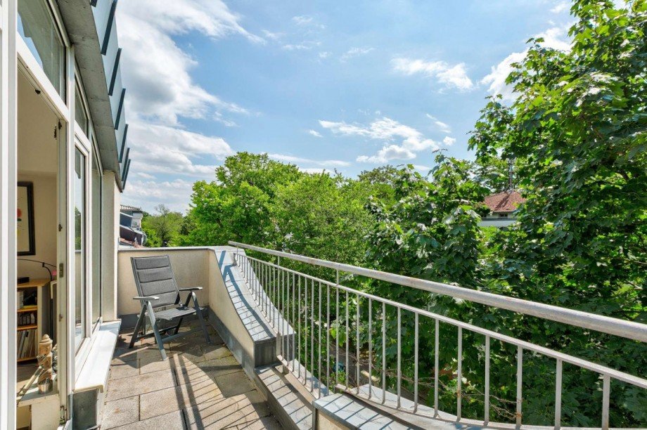 Balkon mit S�dausrichtung Dachgeschosswohnung Berlin